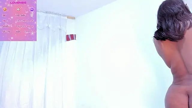 Snapshot of RoxannaBlanche chatting on 10-19-25, 11:44 RoxannaBlanche online show from 10-19-25, 11:44