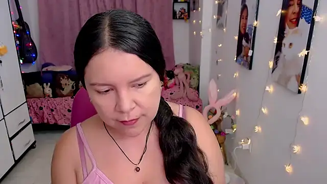 Snapshot of claryssa_ chatting on 04-18-26, 05:33 claryssa online show from 04-18-26, 05:33