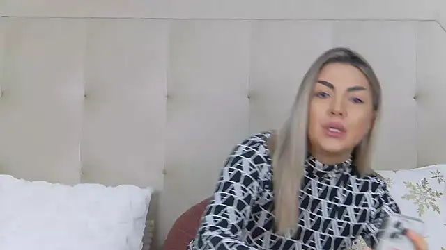 stacya10 online show from 12-22-24, 12:05