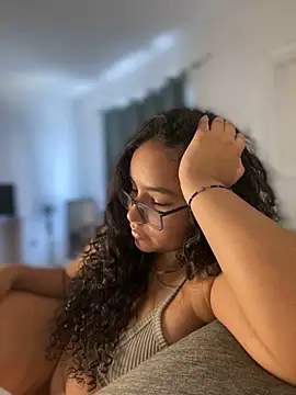 Snapshot of CurlyGirl_1 chatting on 12-17-24, 06:09 CurlyGirl 1 online show from 12-17-24, 06:09