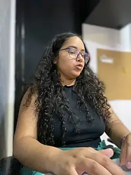 Snapshot of CurlyGirl_1 chatting on 12-28-24, 11:05 CurlyGirl 1 online show from 12-28-24, 11:05