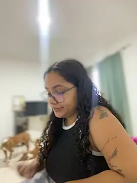 Snapshot of CurlyGirl_1 chatting on 01-04-25, 12:59 CurlyGirl 1 online show from 01-04-25, 12:59