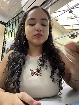 Snapshot of CurlyGirl_1 chatting on 01-10-25, 12:04 CurlyGirl 1 online show from 01-10-25, 12:04