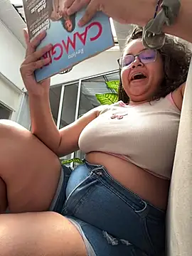 Snapshot of CurlyGirl_1 chatting on 02-05-25, 05:31 CurlyGirl 1 online show from 02-05-25, 05:31