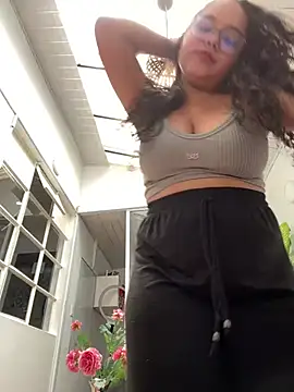 Snapshot of CurlyGirl_1 chatting on 02-20-25, 05:51 CurlyGirl 1 online show from 02-20-25, 05:51