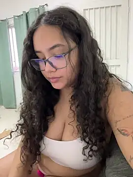 Snapshot of CurlyGirl_1 chatting on 02-22-25, 11:46 CurlyGirl 1 online show from 02-22-25, 11:46