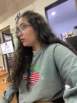 Snapshot of CurlyGirl_1 chatting on 03-13-25, 06:34 CurlyGirl 1 online show from 03-13-25, 06:34