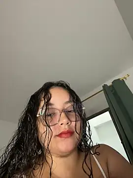 Snapshot of CurlyGirl_1 chatting on 09-23-25, 09:40 CurlyGirl 1 online show from 09-23-25, 09:40