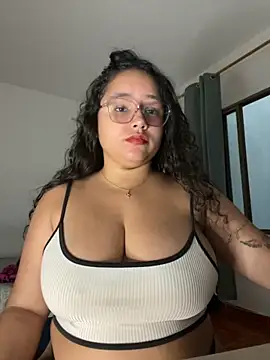 Snapshot of CurlyGirl_1 chatting on 10-07-25, 10:29 CurlyGirl 1 online show from 10-07-25, 10:29