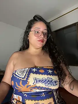 Snapshot of CurlyGirl_1 chatting on 11-04-25, 02:10 CurlyGirl 1 online show from 11-04-25, 02:10