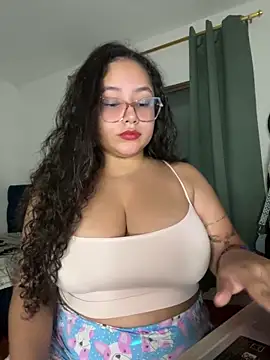 Snapshot of CurlyGirl_1 chatting on 11-13-25, 12:53 CurlyGirl 1 online show from 11-13-25, 12:53