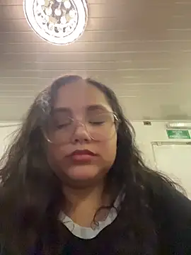 Snapshot of CurlyGirl_1 chatting on 11-14-25, 10:07 CurlyGirl 1 online show from 11-14-25, 10:07