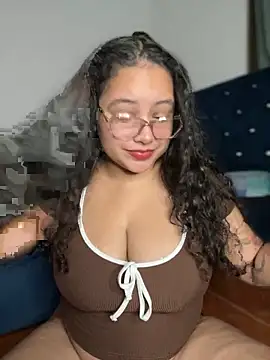 Snapshot of CurlyGirl_1 chatting on 12-19-25, 01:01 CurlyGirl 1 online show from 12-19-25, 01:01