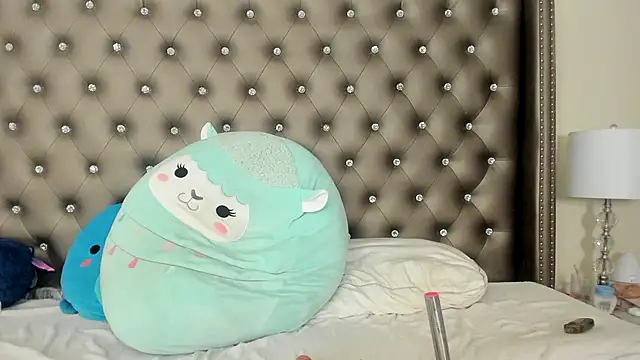 Snapshot of NadiaLyla chatting on 07-18-26, 03:22 NadiaLyla online show from 07-18-26, 03:22