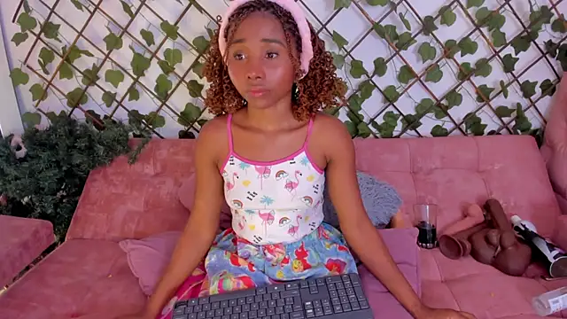 kimmysantoo online show from 10-13-25, 04:56