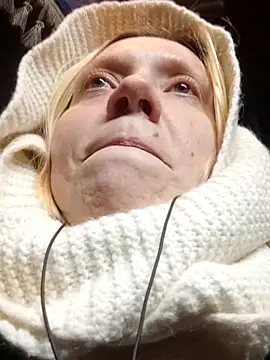 Snapshot of LeraSweet chatting on 12-15-25, 04:55 LeraSweet online show from 12-15-25, 04:55