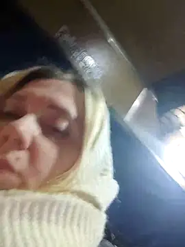 Snapshot of LeraSweet chatting on 12-17-25, 05:41 LeraSweet online show from 12-17-25, 05:41