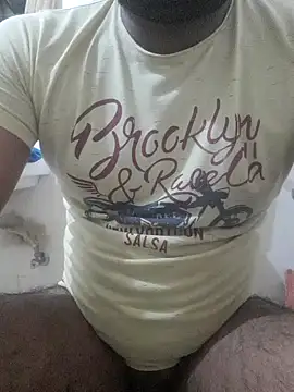 Snapshot of workoutsaurabh chatting on 01-02-25, 02:00 workoutsaurabh online show from 01-02-25, 02:00