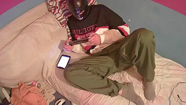 Snapshot of Markxen_cam chatting on 10-18-25, 04:30 Markxen cam online show from 10-18-25, 04:30