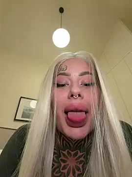 Snapshot of bambixboo chatting on 05-04-26, 10:39 bambixboo online show from 05-04-26, 10:39