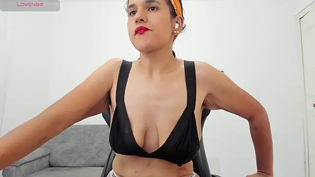 Snapshot of natalia_curvy1 chatting on 07-14-26, 05:40 natalia curvy1 online show from 07-14-26, 05:40