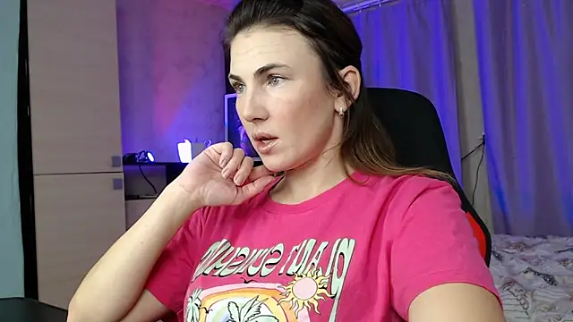 Snapshot of Daniela_Cooperr chatting on 10-18-25, 06:19 Daniela Cooperr online show from 10-18-25, 06:19