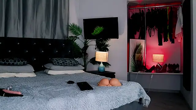 InvitingTina online show from 03-20-25, 08:08