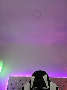 Elektra Queen online show from 12-17-25, 01:17