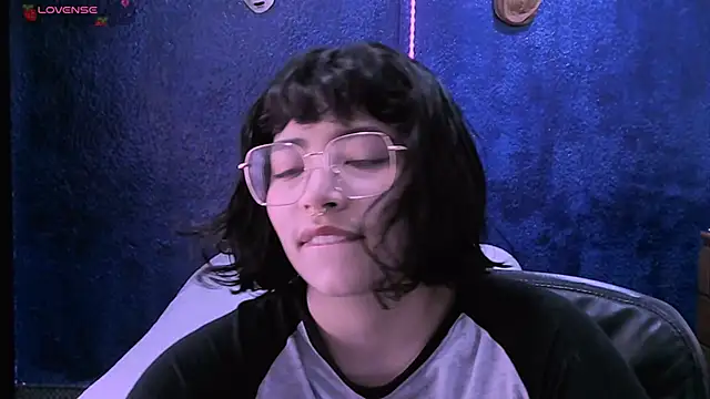 NinaYellow online show from 12-28-24, 02:53