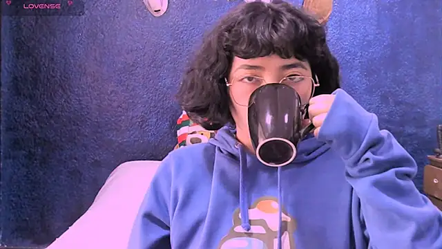 NinaYellow online show from 12-29-24, 01:49