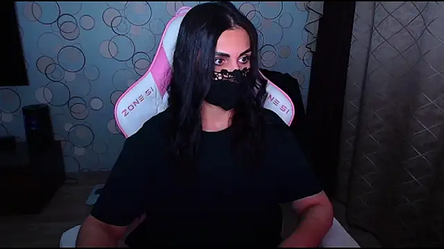 Snapshot of __Yasmina__ chatting on 10-21-25, 02:56 Yasmina online show from 10-21-25, 02:56