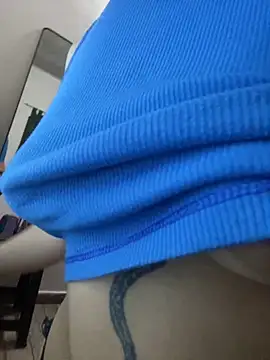 Snapshot of florchu7 chatting on 10-20-25, 04:35 florchu7 online show from 10-20-25, 04:35