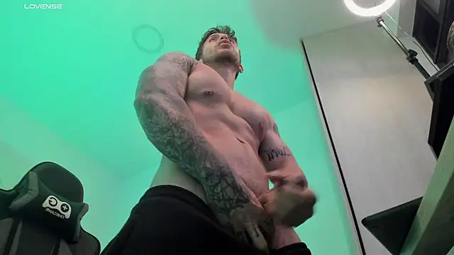 Snapshot of LucianSinclair chatting on 02-21-25, 02:50 LucianSinclair online show from 02-21-25, 02:50