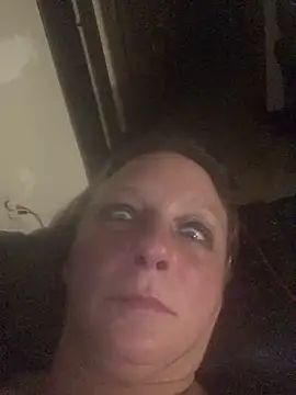 Snapshot of Everlyrose27 chatting on 12-15-24, 07:24 Everlyrose27 online show from 12-15-24, 07:24