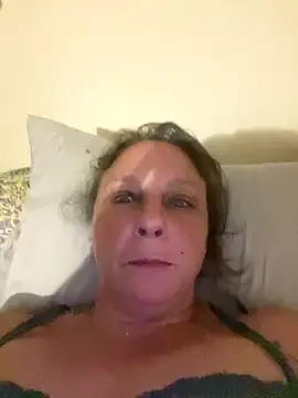 Everlyrose27 online show from 09-28-25, 06:52