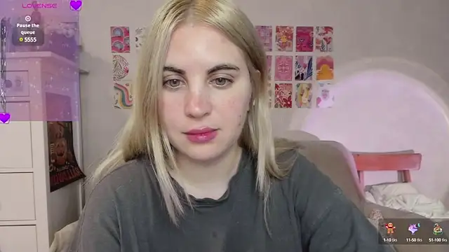 Snapshot of pawpaws chatting on 01-12-25, 09:30 pawpaws online show from 01-12-25, 09:30