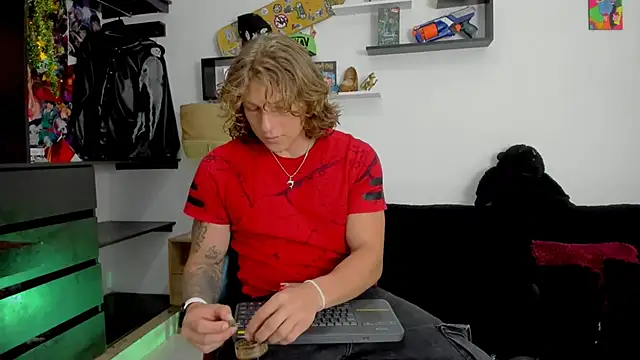 Tom Krakow online show from 01-10-25, 06:06