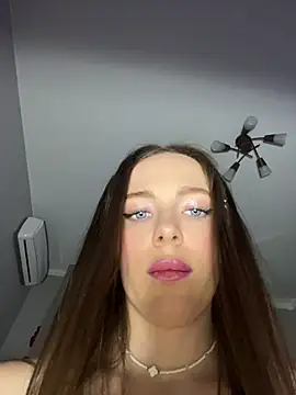 Snapshot of -SweetDi- chatting on 06-07-26, 05:38 -SweetDi- online show from 06-07-26, 05:38