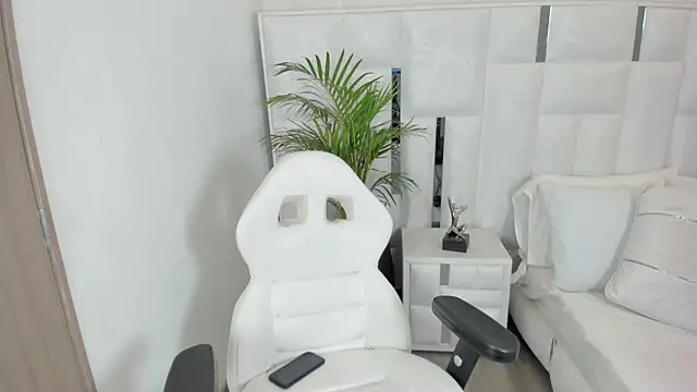 imkrystall online show from 09-09-25, 05:23