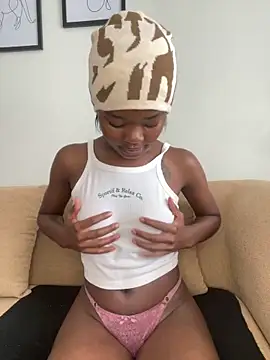 Snapshot of Grusha19 chatting on 10-26-25, 10:21 Grusha19 online show from 10-26-25, 10:21