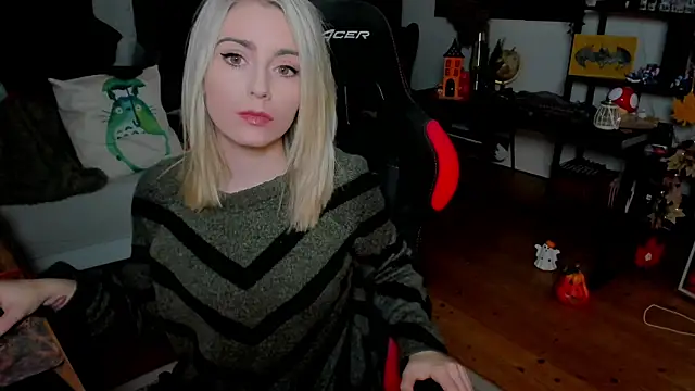 Lisaonthemoon online show from 10-22-25, 05:56