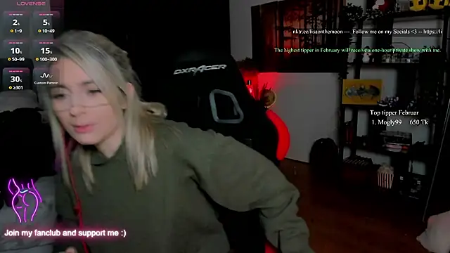 Snapshot of Lisaonthemoon chatting on 02-04-26, 05:30 Lisaonthemoon online show from 02-04-26, 05:30