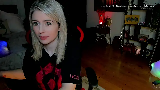 Snapshot of Lisaonthemoon chatting on 02-11-26, 06:24 Lisaonthemoon online show from 02-11-26, 06:24