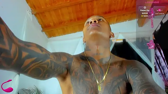 Snapshot of esteveen_ortegas_ chatting on 11-10-25, 01:32 esteveen ortegas online show from 11-10-25, 01:32