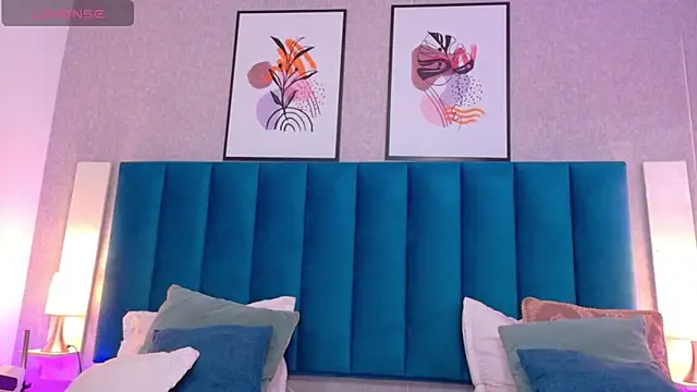 Snapshot of CheneellLorens chatting on 10-19-25, 03:45 CheneellLorens online show from 10-19-25, 03:45