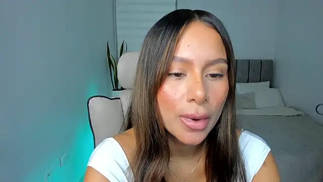 Snapshot of AndreaMartini chatting on 02-21-25, 01:33 AndreaMartini online show from 02-21-25, 01:33