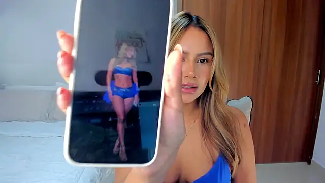 Snapshot of AndreaMartini chatting on 09-26-25, 01:20 AndreaMartini online show from 09-26-25, 01:20