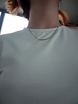 Snapshot of Teya_New chatting on 10-09-25, 01:14 Teya New online show from 10-09-25, 01:14