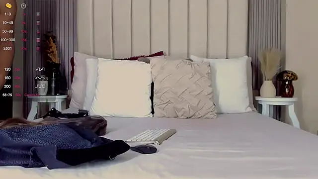 Snapshot of romina-brunette chatting on 03-03-25, 12:37 romina-brunette online show from 03-03-25, 12:37