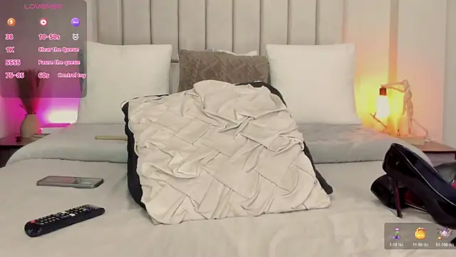 Snapshot of romina-brunette chatting on 10-30-25, 01:56 romina-brunette online show from 10-30-25, 01:56